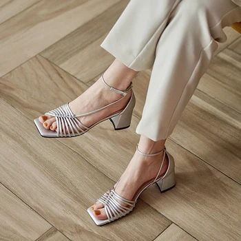 Bieza papēžiem vidēja papēža pītā sandales sieviešu 2020. gada vasaras jaunais open toe pasaku vēja Romiešu savvaļas augstpapēžu sandales Z679