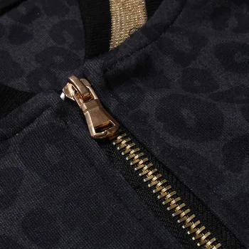 Pavasarī un rudenī Eiropas kodu vīriešu apģērbu beisbola apkakles jaka korejiešu versija leopard print vīriešu mētelis, mēteļu