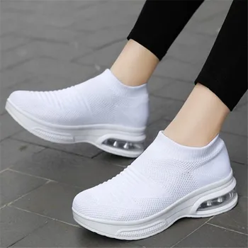 Liela izmēra sieviešu kurpes 32021 jaunu gaisa spilvenu sieviešu sporta apavi aptver kāju modes gadījuma bieza-soled sieviešu apavi Mokasīni