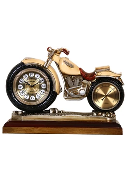 Radošā galda pulkstenis rotājumu pulkstenis personības motociklu galda pulkstenis Eiropas retro dzīvojamā istaba pulkstenis sadzīves klusums pulkstenis