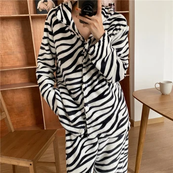 Svešzemju Kitty Jauno Korejas Saldi Drukāšanas Zebra Flaneļa Divus Gabalus Mājas Apstākļos, Ziemas Mīkstu Jaku Šiks Modes Sieviešu Pidžamas Komplekti