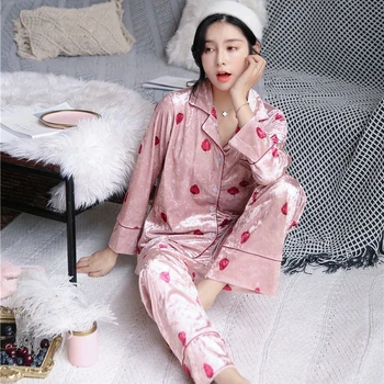 Pidžamas zemeņu mājās pakalpojums atbilstu rudens ziemas zelts, samts sieviešu garām piedurknēm atloks jaciņa salds pidžamu халатик 2020
