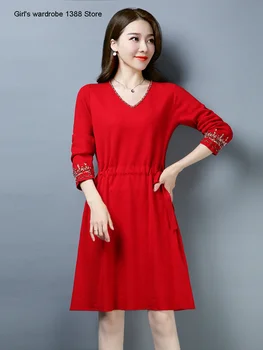 Spilgti sarkans ar V-veida kakla vilnas kleita sievietēm ir brīvs vidēja garuma mežģīnes up pin, pērlīšu svārki ar sirdi kakla trikotāžas kleita