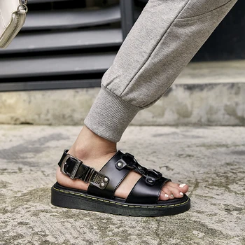 2020. gada vasaras Martin sandales sieviešu pirmā slāņa ādas sandales Romiešu kurpes biezu grunts pāris kurpes pludmales apavus ar neslīdošu Z637