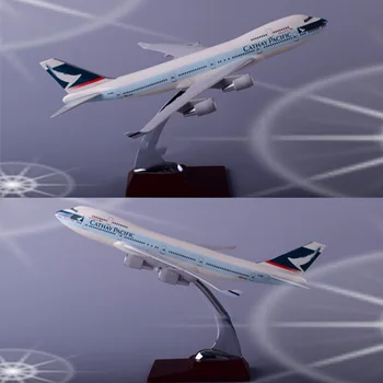 32CM 1:172 Mēroga Boeing B747 CATHAY PACIFIC Airlines B 747 lidmašīna Aviācijas modelis w bāzes sakausējuma gaisa kuģa plaknes kolekcionējamus
