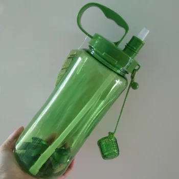 Lielas jaudas ūdens pudele ar virvi vāku 2000ML plastmasas sporta ūdens pudele ceļojumu vibratoru manu portatīvo siksna salmu ūdens pudele