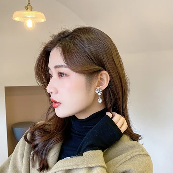 Japānas un korejas ģeometriskā spīd pilienu formas auskari, ir 2021. jaunu tendenci modes vienkārša sieviete auskari