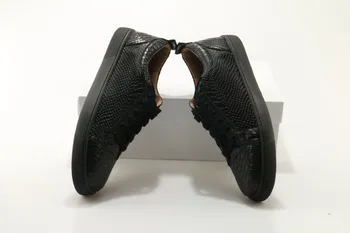 Berdecia zapatillas hombre deportiva black patentu leahter python ādas vīriešu kurpes gadījuma smaile modes čības sapato sociālās