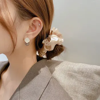 Korejiešu versija temperaments vienkāršs dizains justies hit krāsu auskari salds girl personības modes auskari.