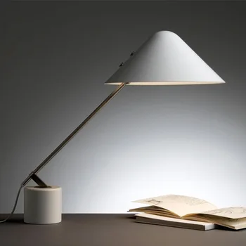 Ziemeļvalstu modes galda lampa pēc mūsdienu vienkāršu pētījumu personalizētu viesistabā, dizainers gultas guļamistabas gultas, galda, lampas