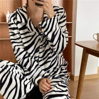 Svešzemju Kitty Jauno Korejas Saldi Drukāšanas Zebra Flaneļa Divus Gabalus Mājas Apstākļos, Ziemas Mīkstu Jaku Šiks Modes Sieviešu Pidžamas Komplekti